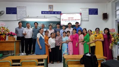 Trường Tiểu học Lê Thị Hồng Gấm tổ chức họp mặt và một số hoạt động chào mừng ngày nhà giáo Việt Nam 20/11