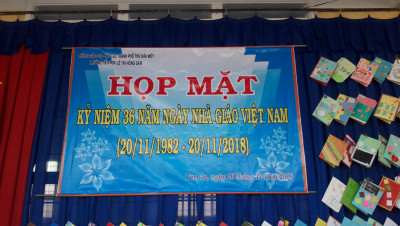 Họp mặt kỉ niệm 36 năm Ngày Nhà giáo Việt Nam 20/11 năm học 2018