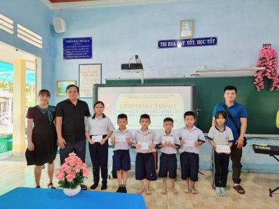 Trường tiểu học Lê Thị Hồng Gấm thực hiện tổ chức hoạt động tháng cao điểm "Vì người nghèo" năm  2022